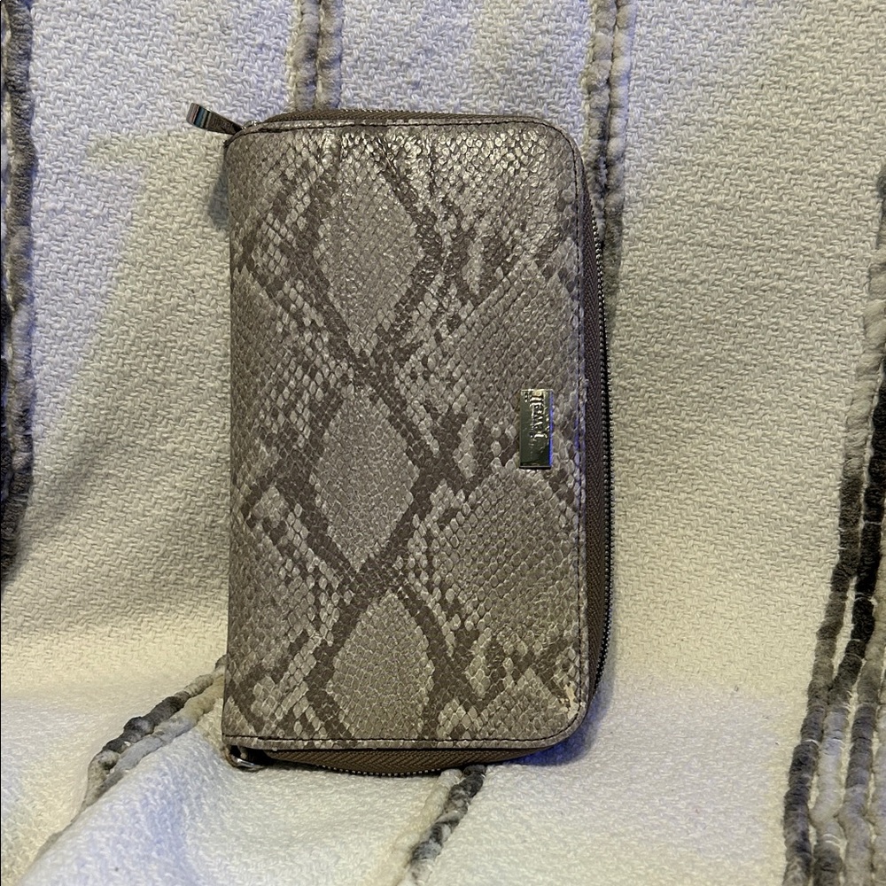 Thirty-One All About the Benjamins Wallet